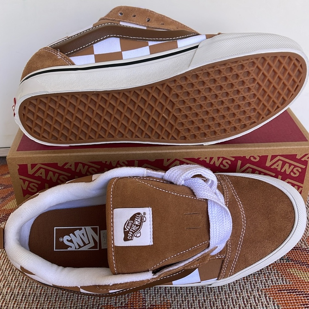 Vans Men’s Knu Skool
Mega Check Brown
VN000CRPBRO
Sneakers - Picture 3 of 16